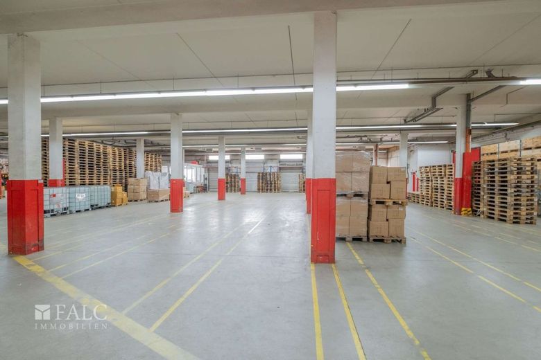 Gewerbeareal mit Logistikhallen, Gefahrgutlager und Entwicklungspotenzial – Logistikfläche
