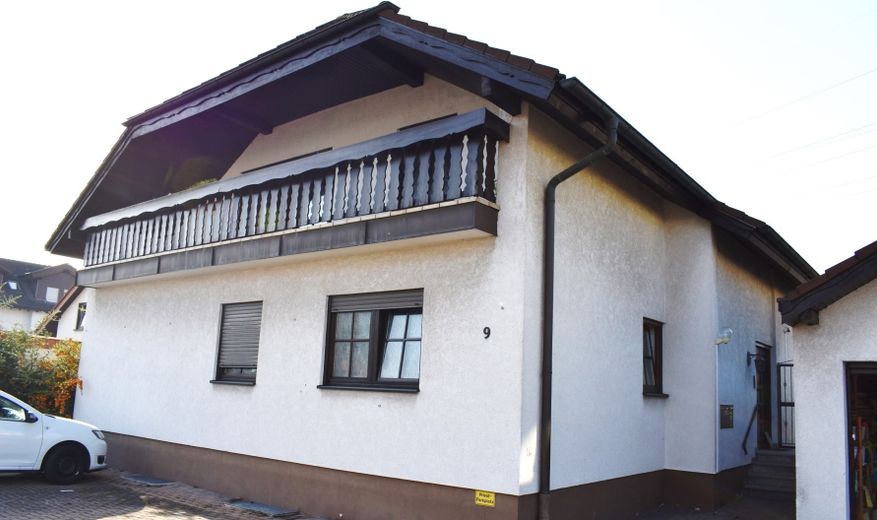 Sehr Helle schicke 3 Zimmer Dachgeschosswohnung mit Blick in die Berge – Photo 1