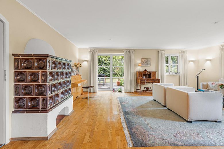 Wohnzimmer mit Kachelofen