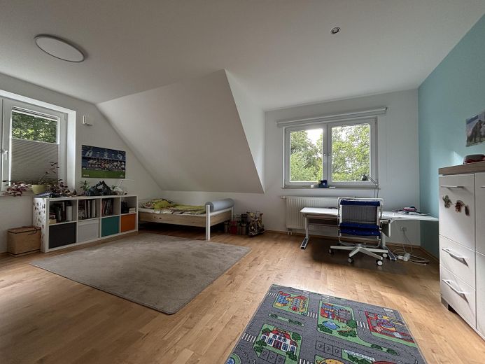 Provisionsfreie Doppelhaushälfte in ruhiger Lage von privat – 1. Schlafzimmer im OG