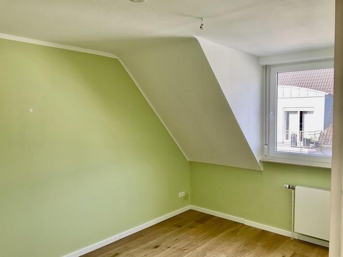 Gemütliche Dachgeschosswohnung in Ko-Metternich, provisionsfrei, mit Balkon und Garage – 2. Schlafzimmer