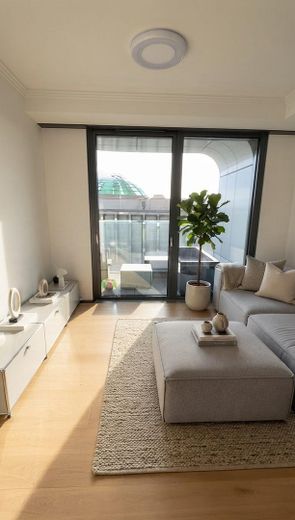 GRAND TOWER | Appartement de 3 pièces | Grand Garden directement à l’étage | 2 salles de bains & balcon – Wohnzimmer