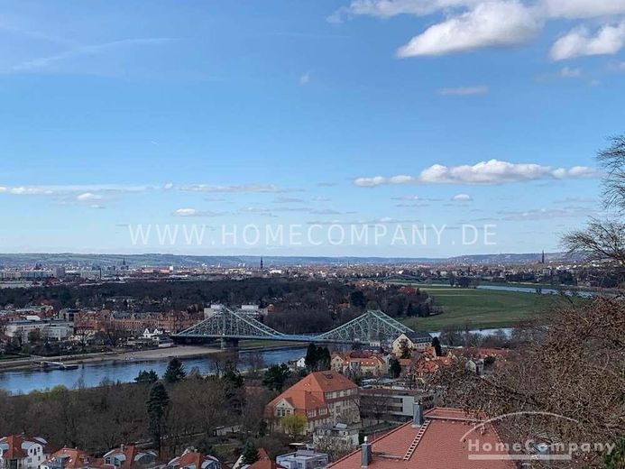 20330G HomeCompany Dresden Möbliert/Furnished 2-Zimmer Apartment mit phantastischer Aussicht über die Stadt am Loschwitzer Elbhang, grosse Dachterrasse max. 2 Personen – b0956ffe72a7080e5cdb807d6dc8de8b40265688.jpg