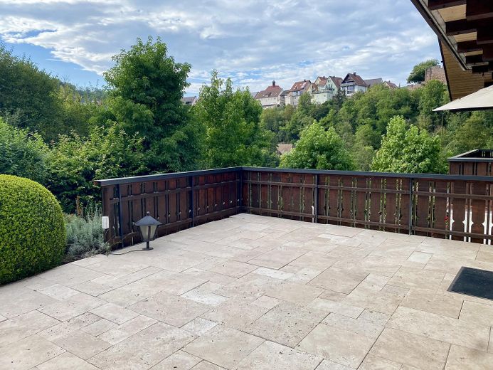 Maison individuelle avec appartement indépendant et vue dégagée *sans commission* – 2. Terrasse im EG