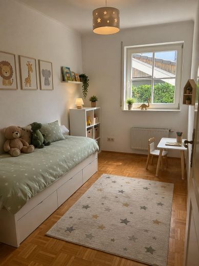 Charmante 3-Zimmer-Wohnung im mediterranen 6-Familien-Haus – Kinderzimmer 