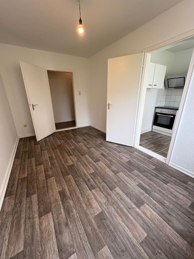Helle 2-Zimmer-Wohnung in direkter Innenstadtlage Bremerhavens – Zimmer 2 mit Zugang zur Küche