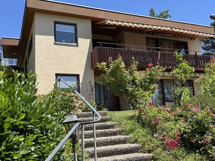 Großzügige, stilvoll möblierte 4-Zimmer Wohnung in Südlage zu vermieten – In Südhanglage