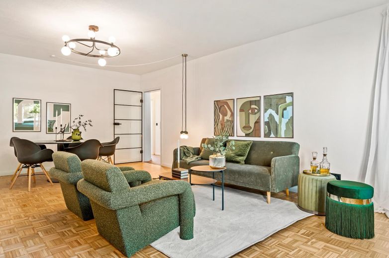 Fantásticamente modernizado: apartamento en propiedad de 3 habitaciones en ubicación céntrica - sin comisión – Wohnzimmer