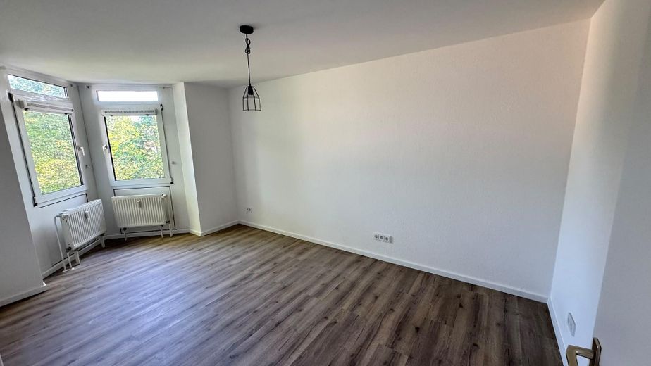 Aucune attente : spacieux refuge de 2 pièces à Lokstedt (prêt à emménager et sans commission) – Schlafzimmer