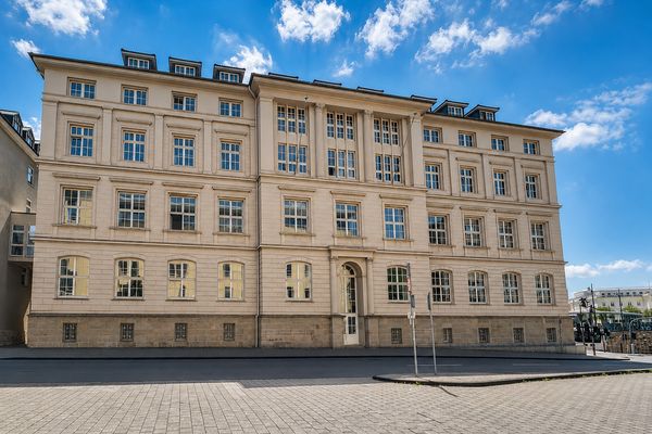 DÜRERHAUS – TOP ARBEITGEBERSTANDORT – DIREKT AM HBF – 9 BÜROS – 8 STELLPLÄTZE –  WALLBOXEN
