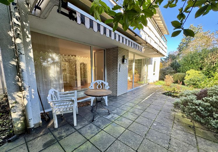 EFH oder MFH: außergewöhnlich flexibel & solide, ideale Lage, großes Potential – Terrasse