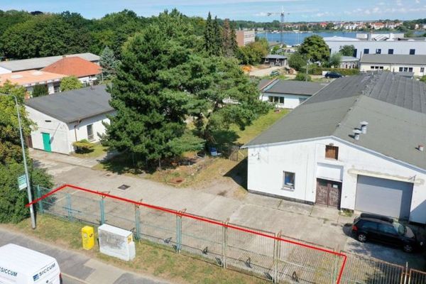 Parking spaces and outdoor storage at Carl-Hopp-Straße (KTV), lockable gate