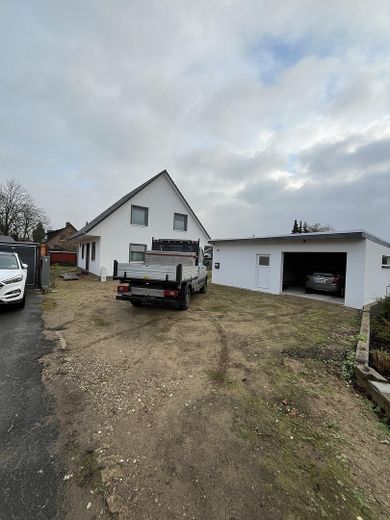 Parkplatz mit Garage