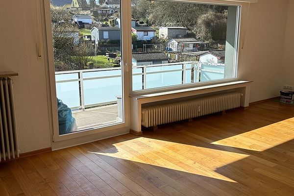 Wohnung 82qm mit Wohnküche, neuem Bad, Südbalkon, Keiler und 1 Parkplatz