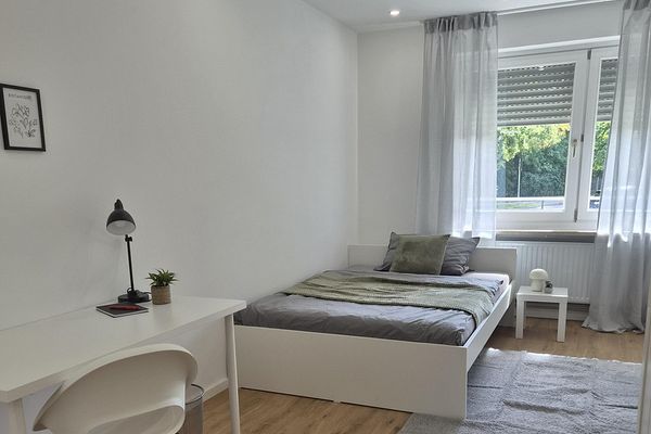 Tolles Zimmer in neu gegründeter 4-Zimmer-WG - Erstbezug nach Sanierung!