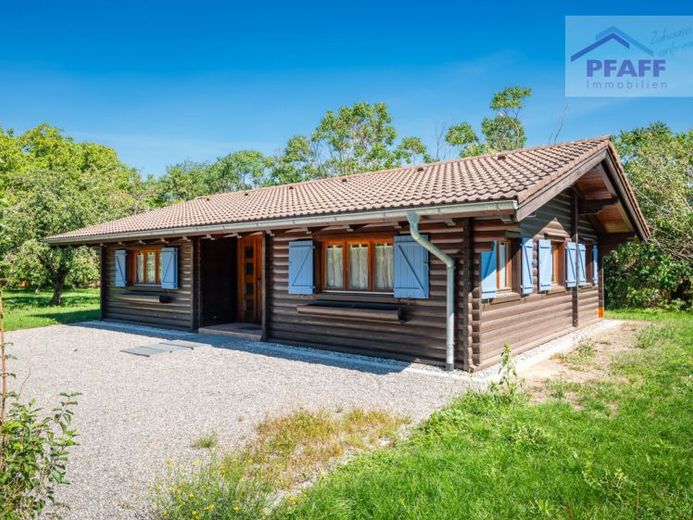 Sentirsi a casa a Engen-Neuhausen! 77 mq di superficie commerciale in una casa di tronchi dal fascino unico, con giardino! – Foto 1