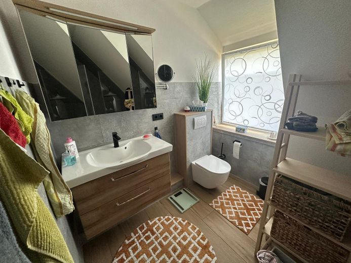 Modernly renovated semi-detached house | 141 m² | 5 rooms | Garage | Garden | Weyhe-Erichshof – Foto 8