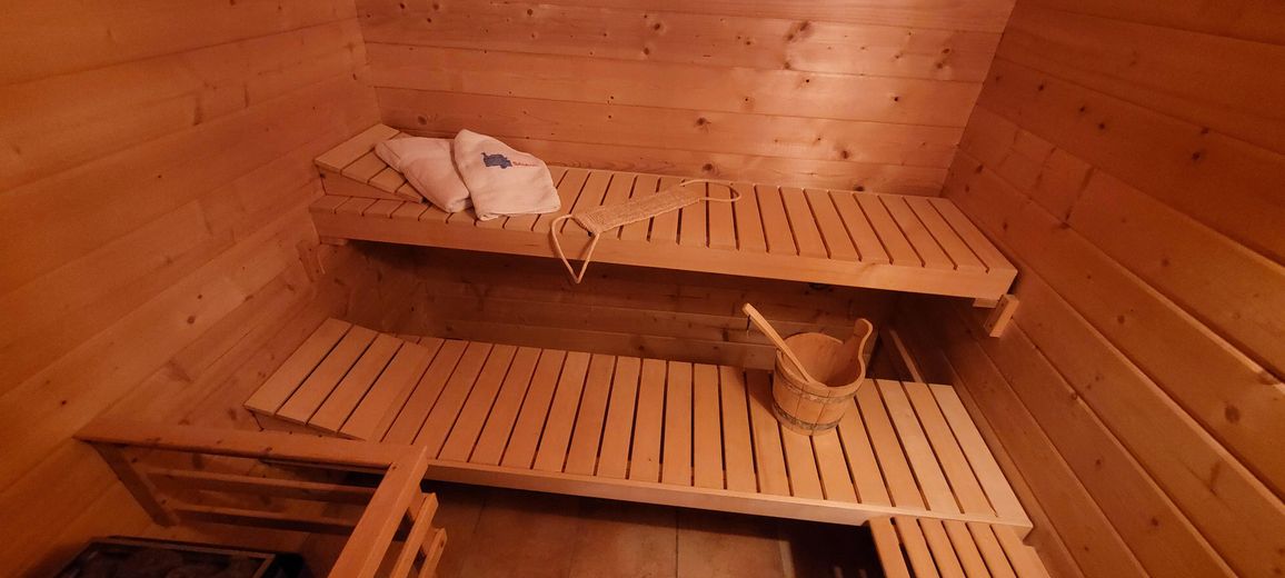 Familienfreundliches Einfamilienhaus mit Doppelgarage und großem Grundstück in Kusey – Sauna - Keller