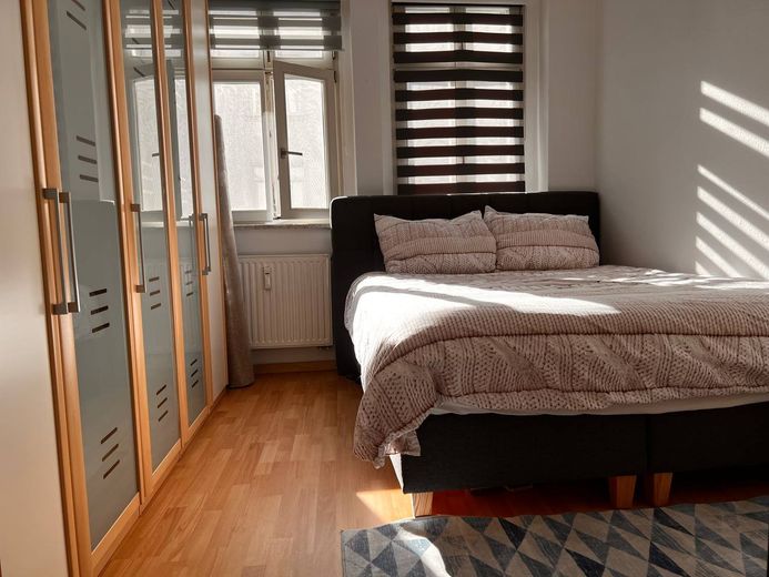 Helle 2-Zimmerwohnung mit Balkon im Zentrum von Zwickau – Schlafzimmer