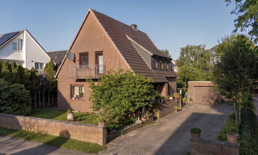 Vermietetes Zweifamilienhaus mit  großzügigem Garten – Foto 1