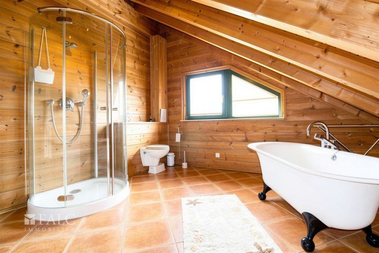 +++ Natur pur &amp; Design: Hochwertiges Fullwood-Wohnblockhaus mit Weitblick in Ostseenähe +++ – Badezimmer I