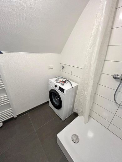 2-Zimmer-Wohnung mit neuwertiger EBK + saniertem Tageslichtbad zentral in Ubstadt – WaMa Anschluss