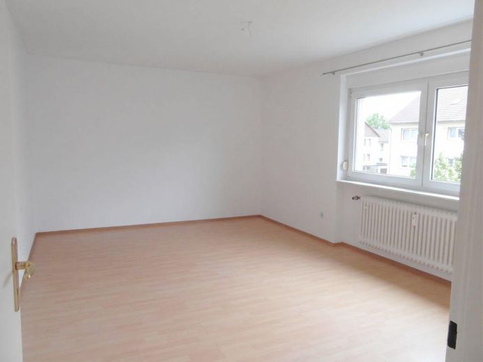 Sehr schöne, große und helle 2-Zi Whg mit Autoabstellplatz in Biebelried – Foto 2
