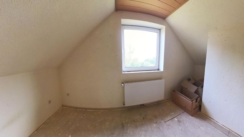 12 Zimmer | 164 m² | Doppelhaushälfte mit Entwicklungspotenzial nahe der Müritz- provisionsfrei – Schlafzimmer  DG