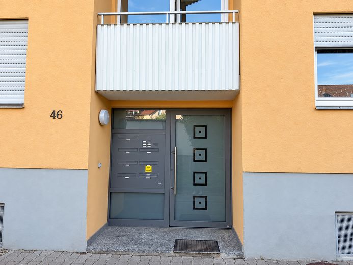 Appartement rénové lumineux de 3 pièces avec balcon à Pfullendorf – Hauseingang