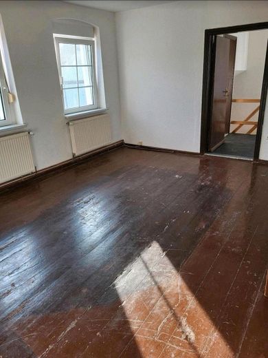 Einfamilienhaus mit großem Grundstück – Zimmer eins oben