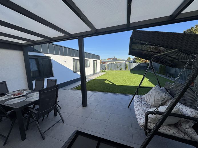 Terasse mit Gartenausblick