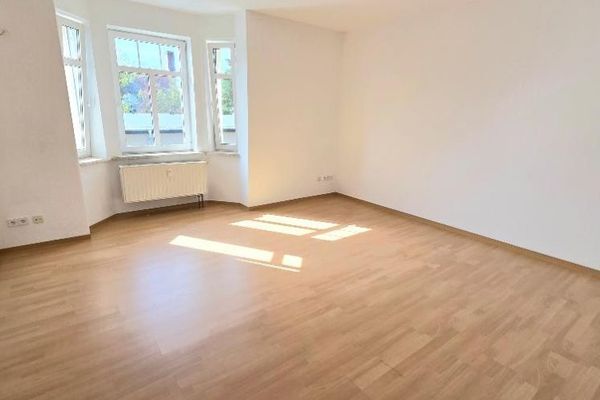Geweldig 3-kamerappartement met balkon en parkeerplaats in Jößnitz