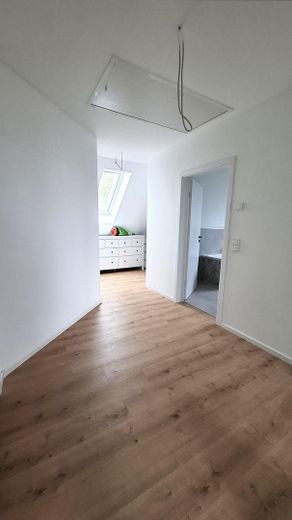 neuwertiges Einfamilienhaus mit der Doppelgarage – Flur OG