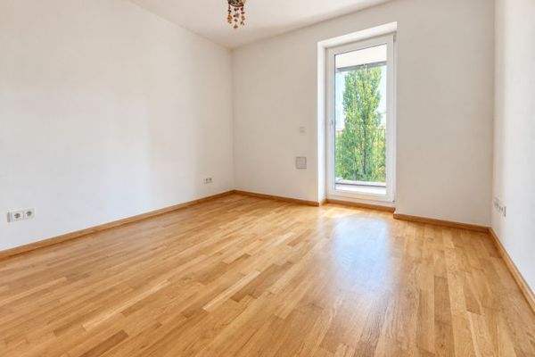 Above the Rooftops of Haidhausen – 2 Rooms, Large South-Facing Balcony & Urban Munich