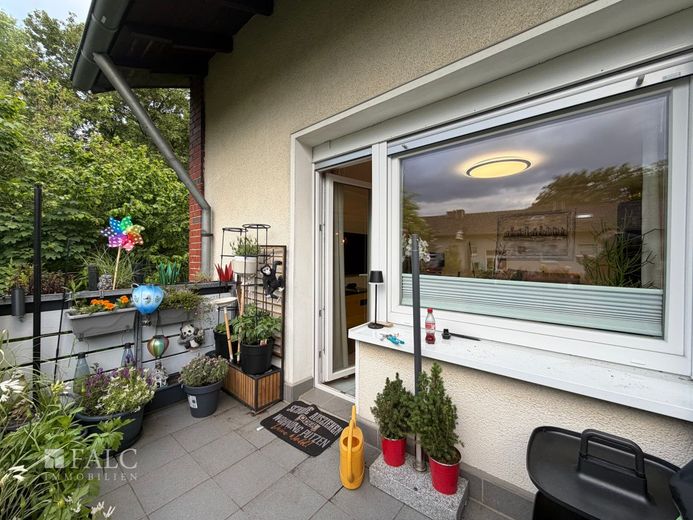 Helle Etagenwohnung mit Balkon und Tageslichtbad – Terrasse