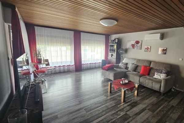 Casa indipendente bifamiliare con grande terreno – posizione ai margini dell’abitato di Marnheim