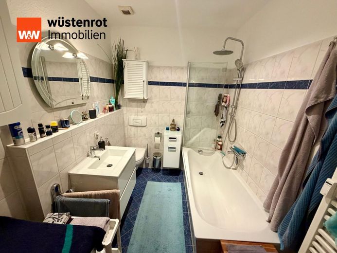 LIBERO AL ROGITO! Luminoso appartamento di 2 locali con due balconi nel cuore di Berlino-Friedrichshain – Badezimmer