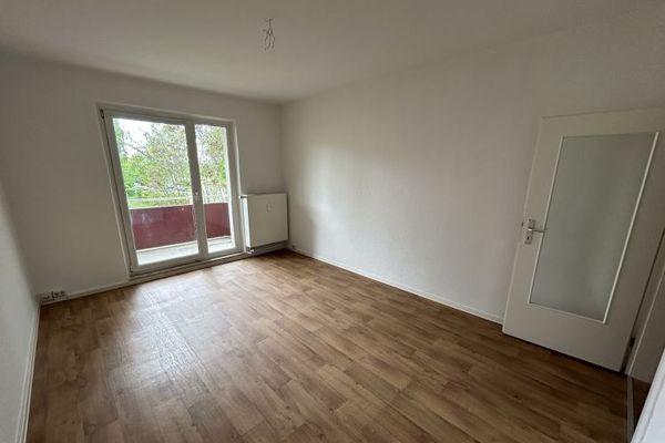 Schnell sein! Helle 3-Zimmer-Wohnung mit Balkon im Erdgeschoss!