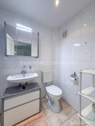 14050 HomeCompany Dresden مفروش/مؤثث شقة جميلة من 3 غرف في فايسن هيرش مع استخدام الحديقة بحد أقصى 3 أشخاص – 6044bc4837dfcfa873573149be182083c054e8bb.jpg