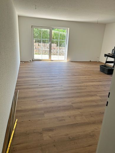 Gartenwohnung, wohnen fast wie im eigenen Haus - komplett renoviert – Wohn-Esszimmer