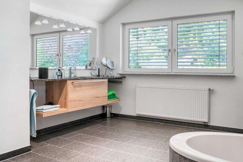 Porzione di bifamiliare con vista sul lago a Ludwigshafen – Bad DG