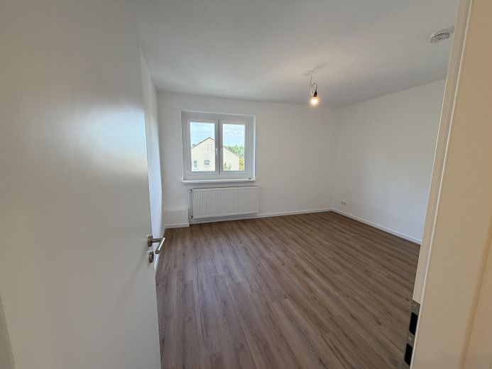 Wiesbaden’de tamamen yenilenmiş 4 odalı daire – Eltern Schlafzimmer