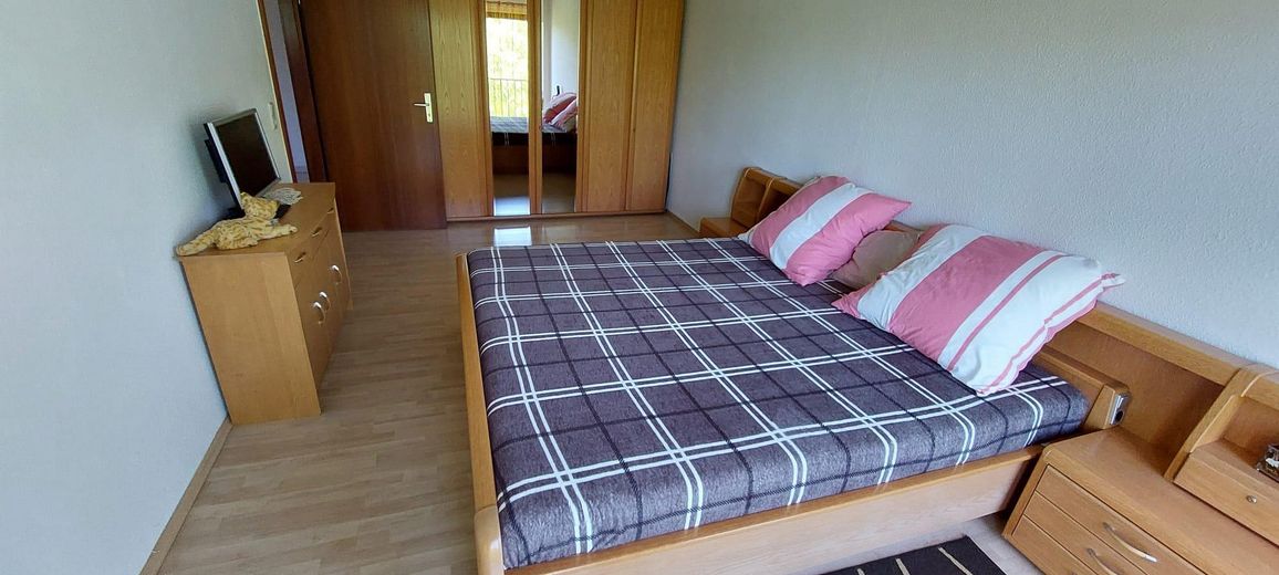 Exklusive 3-Zimmer-Penthousewohnung mit 36 m² Dachterrasse und zwei Stellplätzen – Eltern/Schlafzimmer (2)