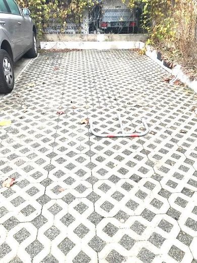 Stellplatz aussen hinterm Haus