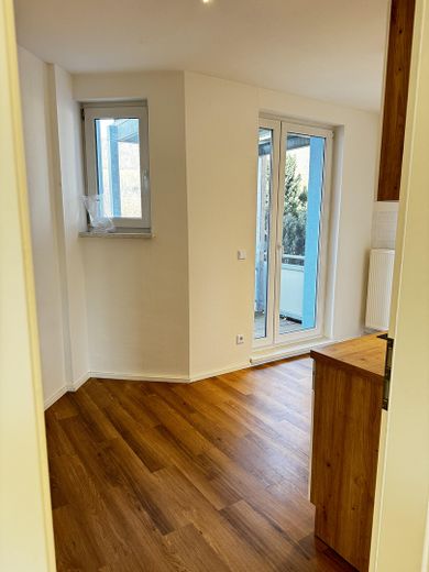 Küche links vom Flur