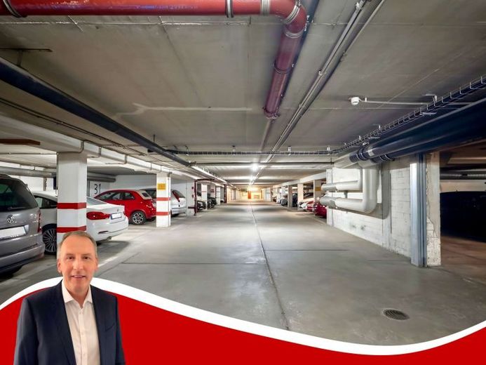 +++ Senza commissioni e disponibile da subito: posto auto in garage sotterraneo in posizione centrale a Schöneberg +++ – Foto 1