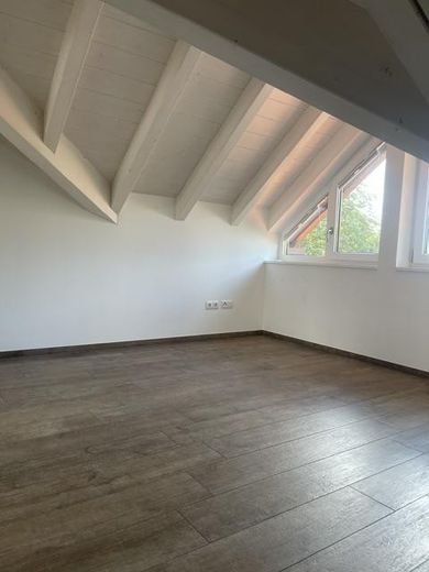 Appartamento mansardato moderno ed esclusivo con vista panoramica – Büro