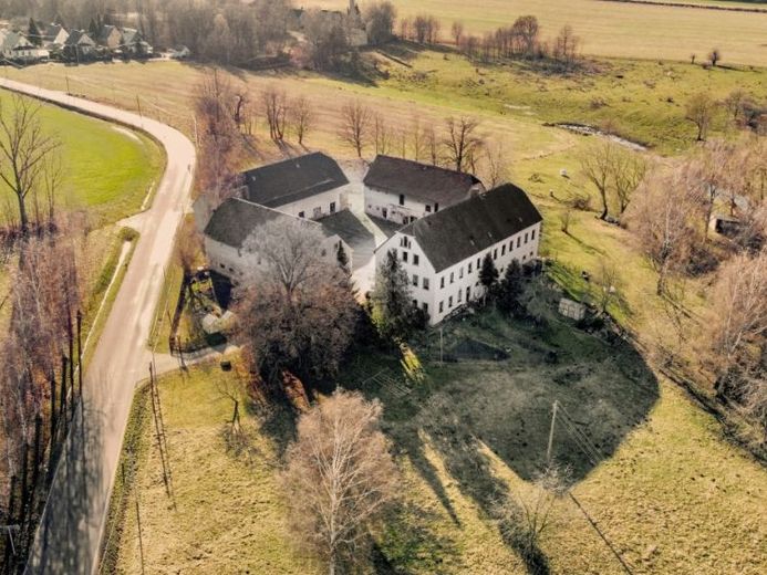 Historischer 4-Seitenhof mit großem Grundstück bei Mittweida zu verkaufen. – Foto 1