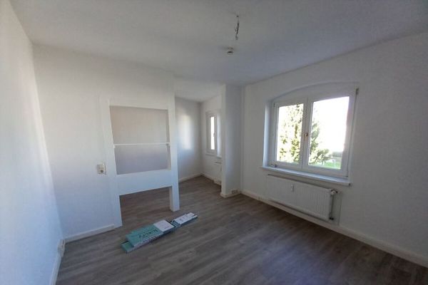 Appartamento di 2 locali, luminoso, in parte ristrutturato, al 1° piano di Altenburger Str. 115, disponibile da subito!