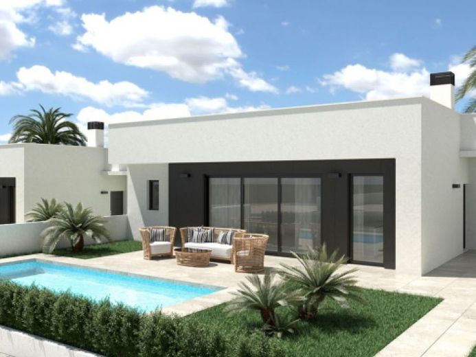 Wunderschöne Villen mit 3 Schlafzimmern, 2 Bädern, Dachterrasse und Privatpool in attraktiver Golfanlage – Foto 1